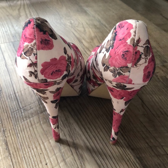Kate & Mel rose pattern pumps - Picture 4 of 5